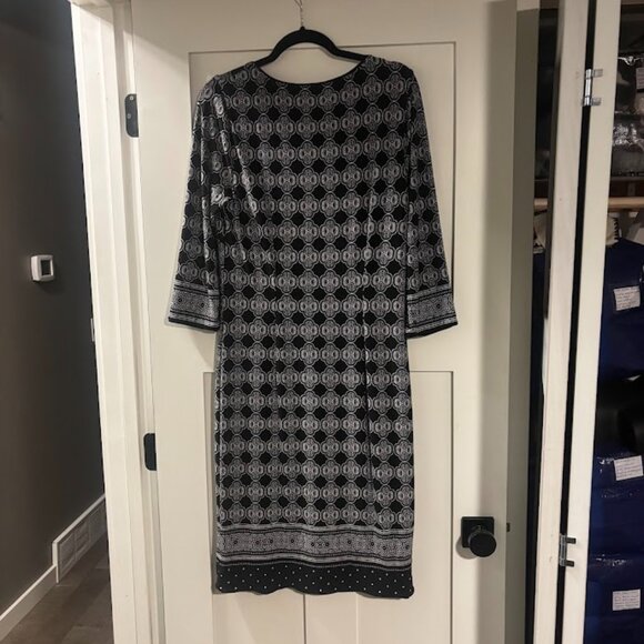 Medium Dress from Whitehouse Black Market - Picture 2 of 8